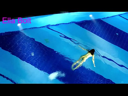 ❤️ Jeg kan ikke stoppe med at se, ung blondine fanget i at svømme nøgen i ELLA BOLT resort pool ❤️❌ Fucking video at da.bestsexporno.ru