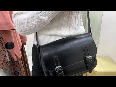 ❤️ Offentlig onani af ung kælling FeralBerry med en dildo i prøverummet ❤️❌ Fucking video at da.bestsexporno.ru