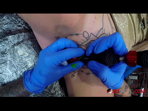 ❤️ Ekstremt tatoveret hottie Sully Savage fik en tatovering på sin klitoris ❤️❌ Fucking video at da.bestsexporno.ru